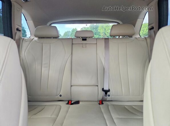 5UXKR0C56G0P33930 2016 BMW X5 Blue Rear seats view