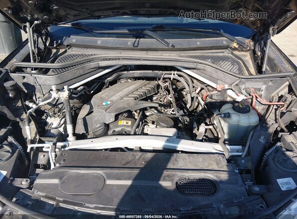 5UXKR2C50J0Z14525 2018 BMW X5 Black Widok z tyłu