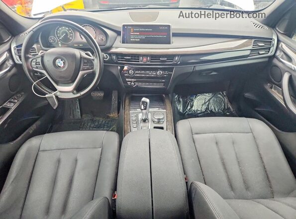 5UXKT0C56J0W00500 2018 BMW X5 White Dashboard view