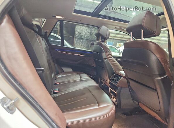 5UXKT0C58G0F74560 2016 BMW X5 White უკანა სალონის ხედი