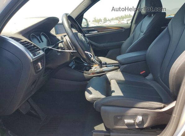 5UXTR7C55KLR47294 2019 BMW X3 Белый Вид салона спереди