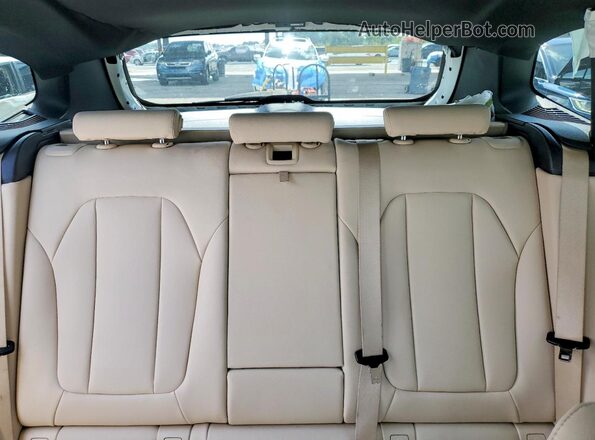 5UXTR9C52JLD62279 2018 BMW X3 White Vista de los asientos traseros