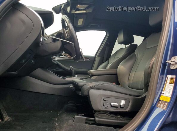 5UXTR9C54JLD73588 2018 BMW X3 Blue წინა სალონის ხედი