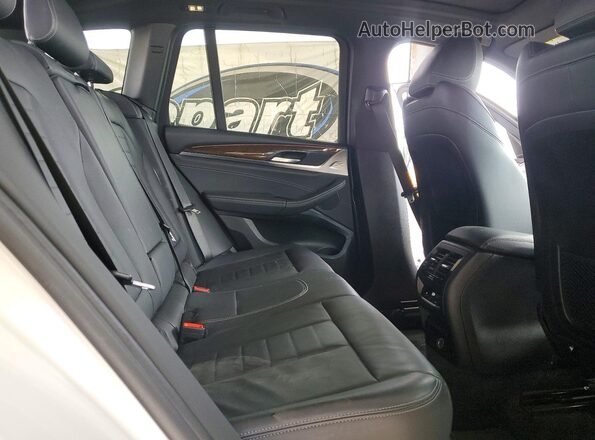 5UXTR9C58KLE19960 2019 BMW X3 White Widok tylnych siedzeń