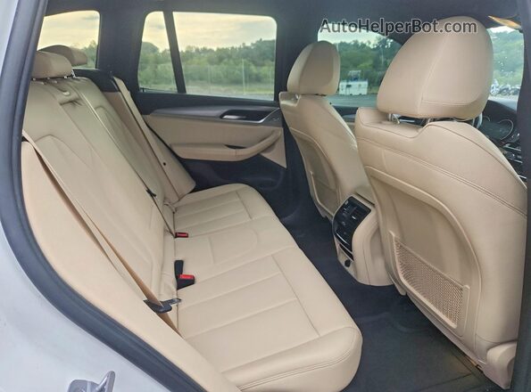 5UXTS3C55K0Z07750 2019 BMW X3 White Vista interior trasera
