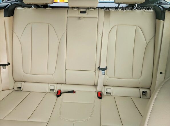 5UXTS3C55K0Z07750 2019 BMW X3 White Vista de los asientos traseros
