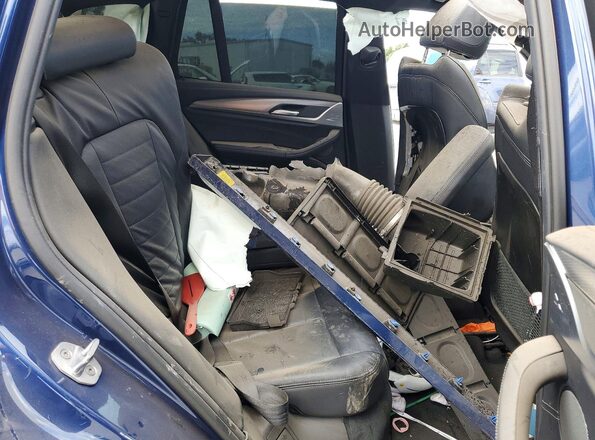 5UXTS3C57J0Y95566 2018 BMW X3 Blue Widok wnętrza z tyłu