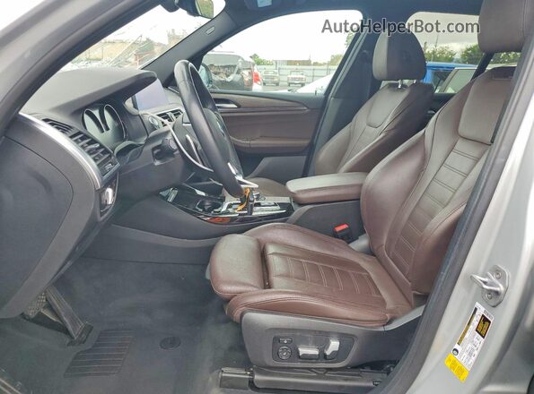 5UXTY3C01L9B23701 2020 BMW X3 Серебряный Вид салона спереди