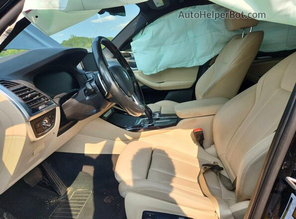 5UXTY5C01M9F02050 2021 BMW X3 Черный Вид салона спереди