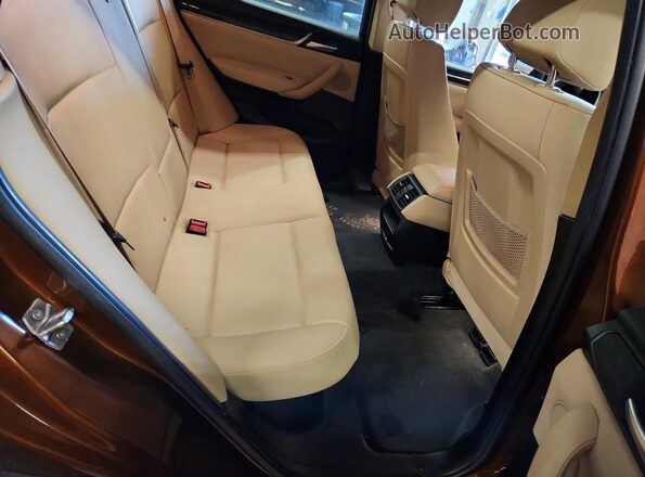 5UXWX9C32H0T22052 2017 BMW X3 Оранжевый Вид задней части салона