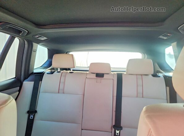 5UXWX9C33H0W76999 2017 BMW X3 Red Widok tylnych siedzeń