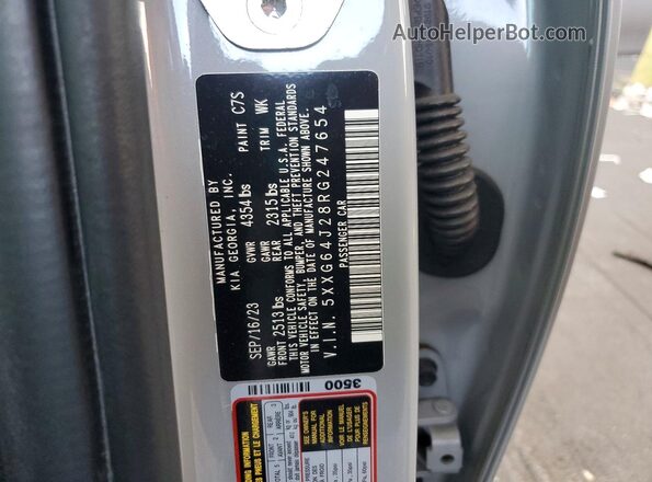 5XXG64J28RG247654 2024 KIA K5 Gray Vista del compartimento del motor