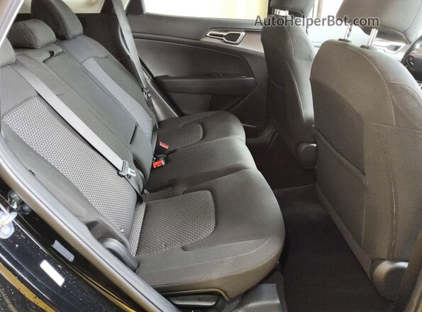 5XYK23DF0TG355381 2026 KIA SPORTAGE Black Սալոնի հետևի տեսք