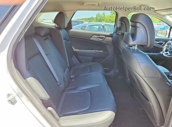 5XYK33AF2PG086775 2023 KIA SPORTAGE White Widok wnętrza z tyłu