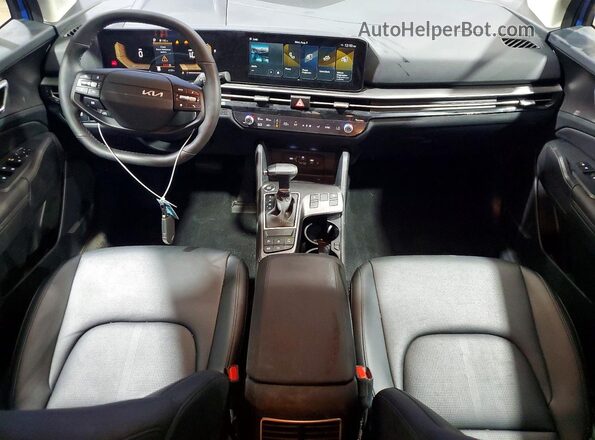 5XYK33DF1TG414922 2026 KIA SPORTAGE Blue Dashboard view