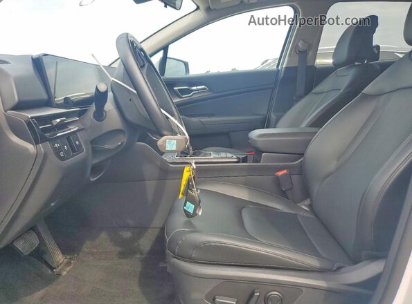 5XYK33DF3TG366940 2026 KIA SPORTAGE White წინა სალონის ხედი