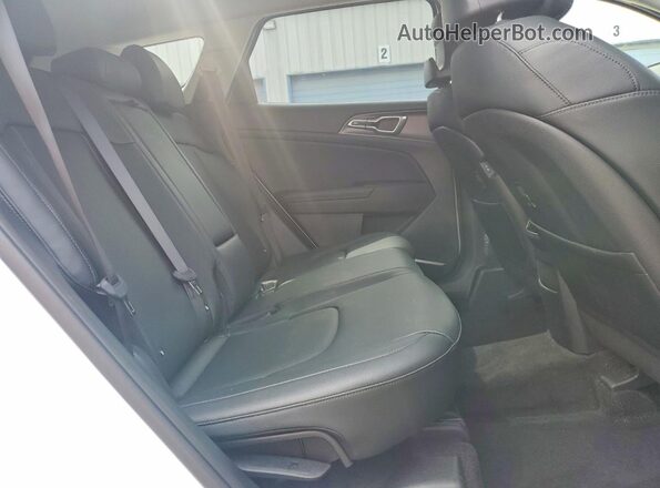 5XYK33DF3TG366940 2026 KIA SPORTAGE White უკანა სალონის ხედი