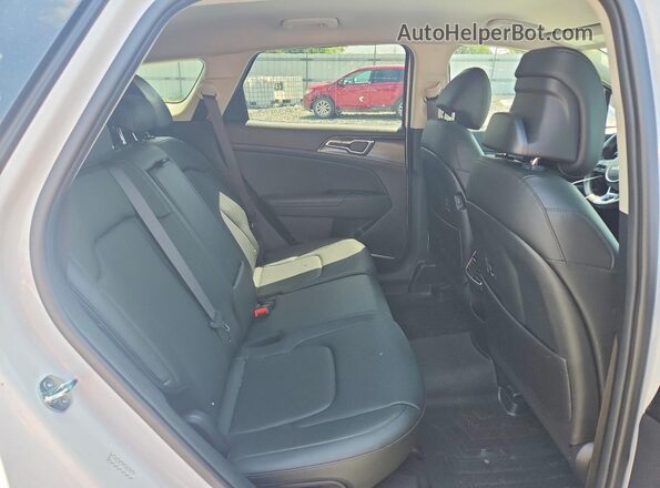 5XYK3CDF1SG280699 2025 KIA SPORTAGE White Vista de los asientos traseros