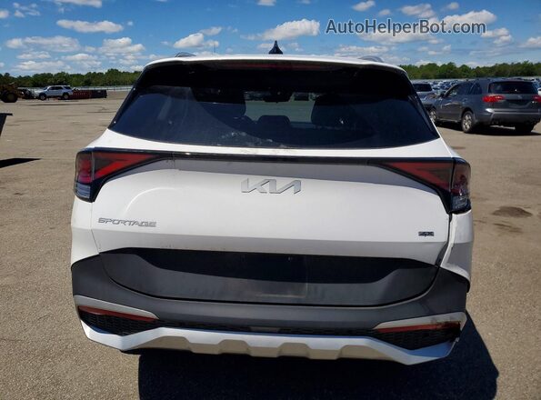 5XYK3CDF4RG192692 2024 KIA SPORTAGE White Rear view