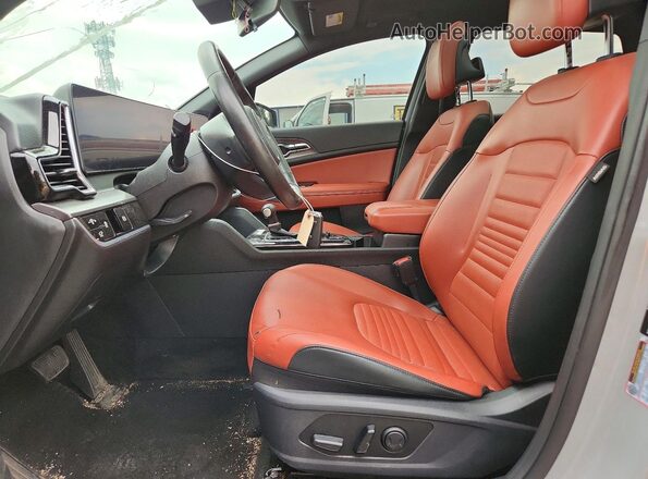 5XYK53AF6PG078642 2023 KIA SPORTAGE Gray Widok wnętrza z przodu
