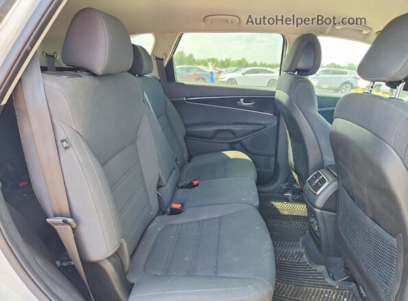 5XYPGDA55GG011706 2016 KIA SORENTO White Rear interior view