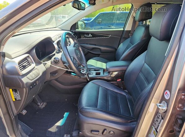 5XYPHDA19HG244063 2017 KIA SORENTO Gray Vista interior delantera