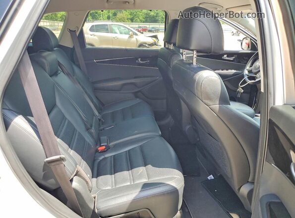 5XYPHDA56HG302293 2017 KIA SORENTO Silver Widok wnętrza z tyłu
