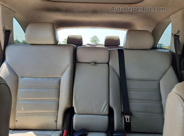 5XYPKDA51GG083016 2016 KIA SORENTO Red Rear seats view