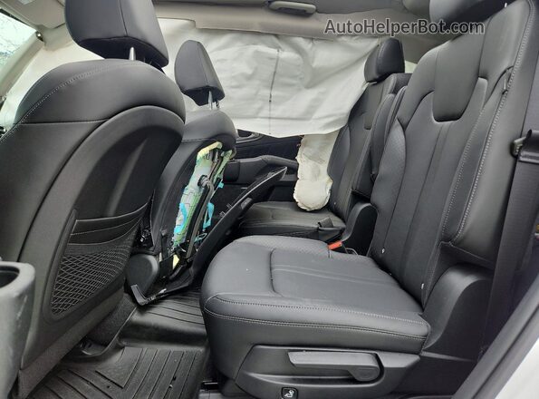 5XYRK4JF4TG451037 2026 KIA SORENTO White Rear interior view