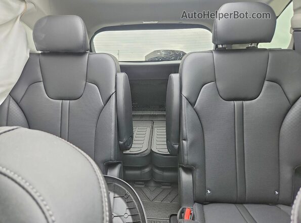 5XYRK4JF4TG451037 2026 KIA SORENTO White Rear seats view