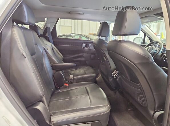 5XYRK4JF8RG304292 2024 KIA SORENTO Белый Вид задней части салона