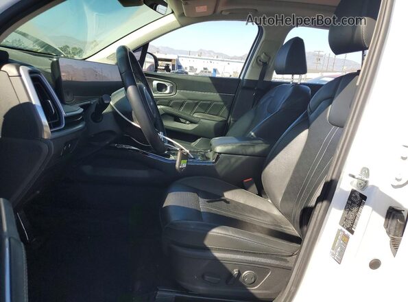 5XYRK4JF9RG297837 2024 KIA SORENTO White Вид салону спереду