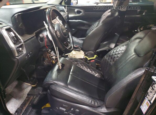 5XYRK4LF7NG076938 2022 KIA SORENTO Черный Вид салона спереди