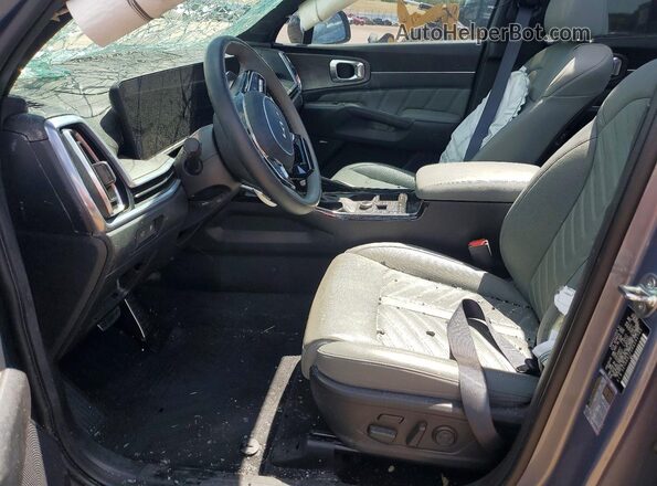 5XYRKDJF2RG262783 2024 KIA SORENTO Silver Սալոնի դիմացի տեսք