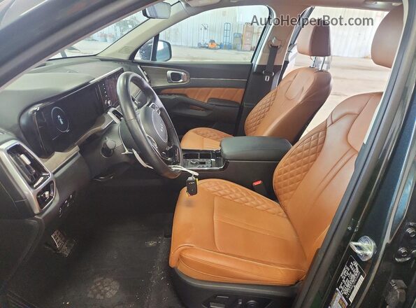 5XYRKDLF2PG183303 2023 KIA SORENTO Green Widok wnętrza z przodu