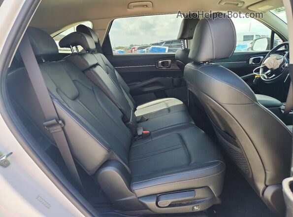 5XYRL4LC0NG115338 2022 KIA SORENTO White Rear interior view