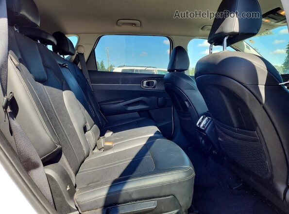 5XYRLDJC7RG293322 2024 KIA SORENTO White Widok wnętrza z tyłu