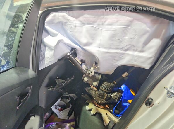 5YFB4MDEXTP471903 2026 TOYOTA COROLLA Silver Widok tylnych siedzeń