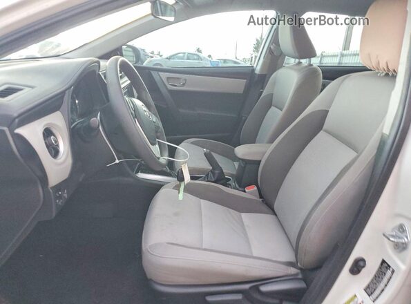 5YFBURHE1JP847666 2018 TOYOTA COROLLA White Вид салону спереду