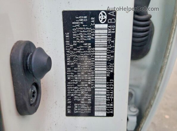 5YFBURHE1JP847666 2018 TOYOTA COROLLA White Вид підкапотного простору