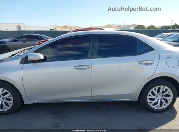 5YFBURHE2JP803577 2018 TOYOTA COROLLA Gray Widok wnętrza 360 stopni