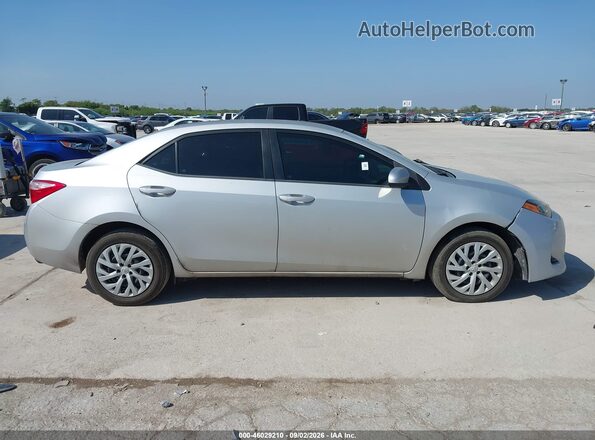 5YFBURHE2JP810951 2018 TOYOTA COROLLA Silver Rear interior view