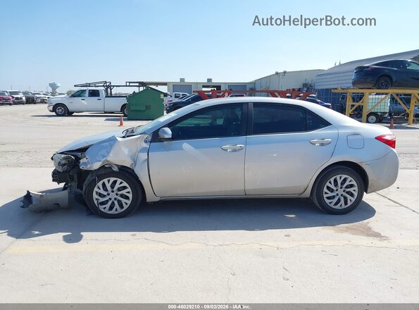 5YFBURHE2JP810951 2018 TOYOTA COROLLA Silver 360 interior view