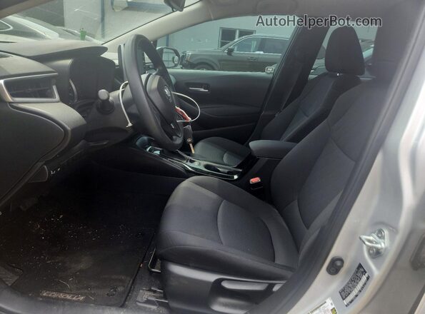 5YFEPMAE1MP264066 2021 TOYOTA COROLLA Silver Widok wnętrza z przodu