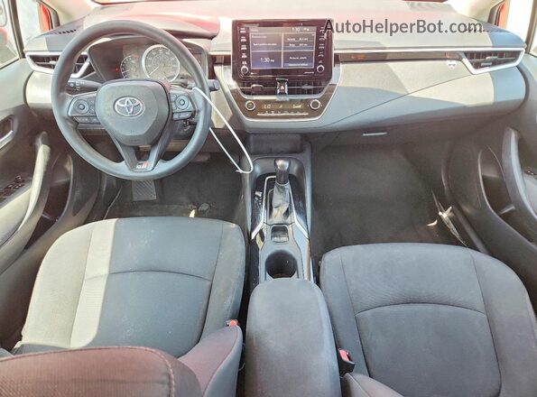 5YFEPMAE8MP185767 2021 TOYOTA COROLLA Red Widok deski rozdzielczej