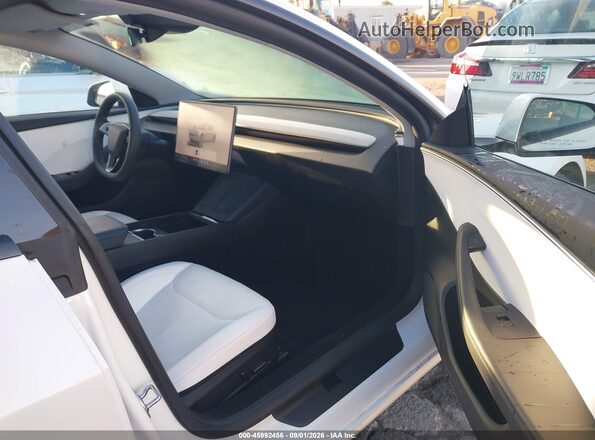 5YJ3E1EA2RF867615 2024 TESLA MODEL 3 White Widok wnętrza z przodu