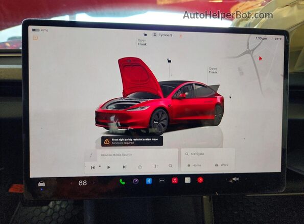 5YJ3E1EA2SF986576 2025 TESLA MODEL Красный Вид щитка приборов