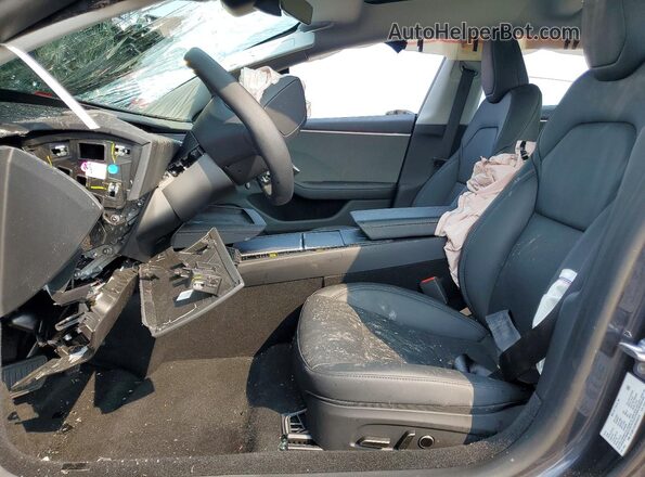 5YJ3E1EA3SF042415 2025 TESLA MODEL Gray Vista interior delantera