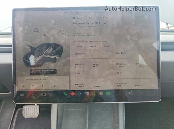 5YJ3E1EA4SF905903 2025 TESLA MODEL Gray Instrument cluster view