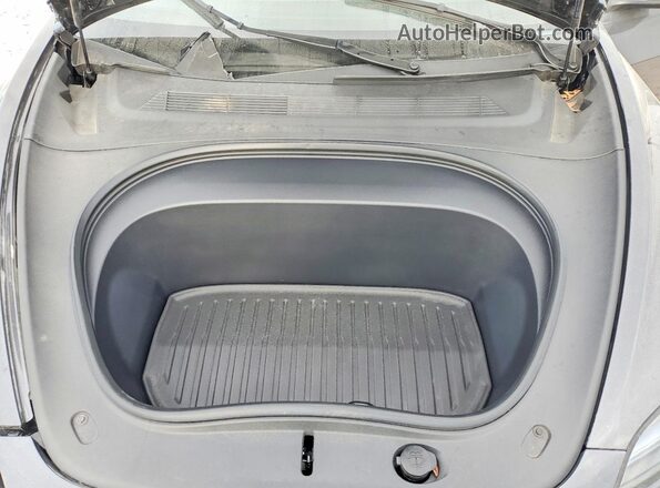 5YJ3E1EA4SF971965 2025 TESLA MODEL Gray Rear interior view